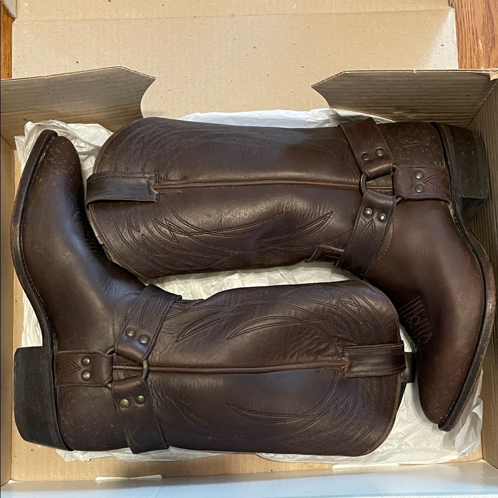 ♥️♥️ Frye Women’s Benchcrafted Billy Harness Espresso Leather Boots (8.5)